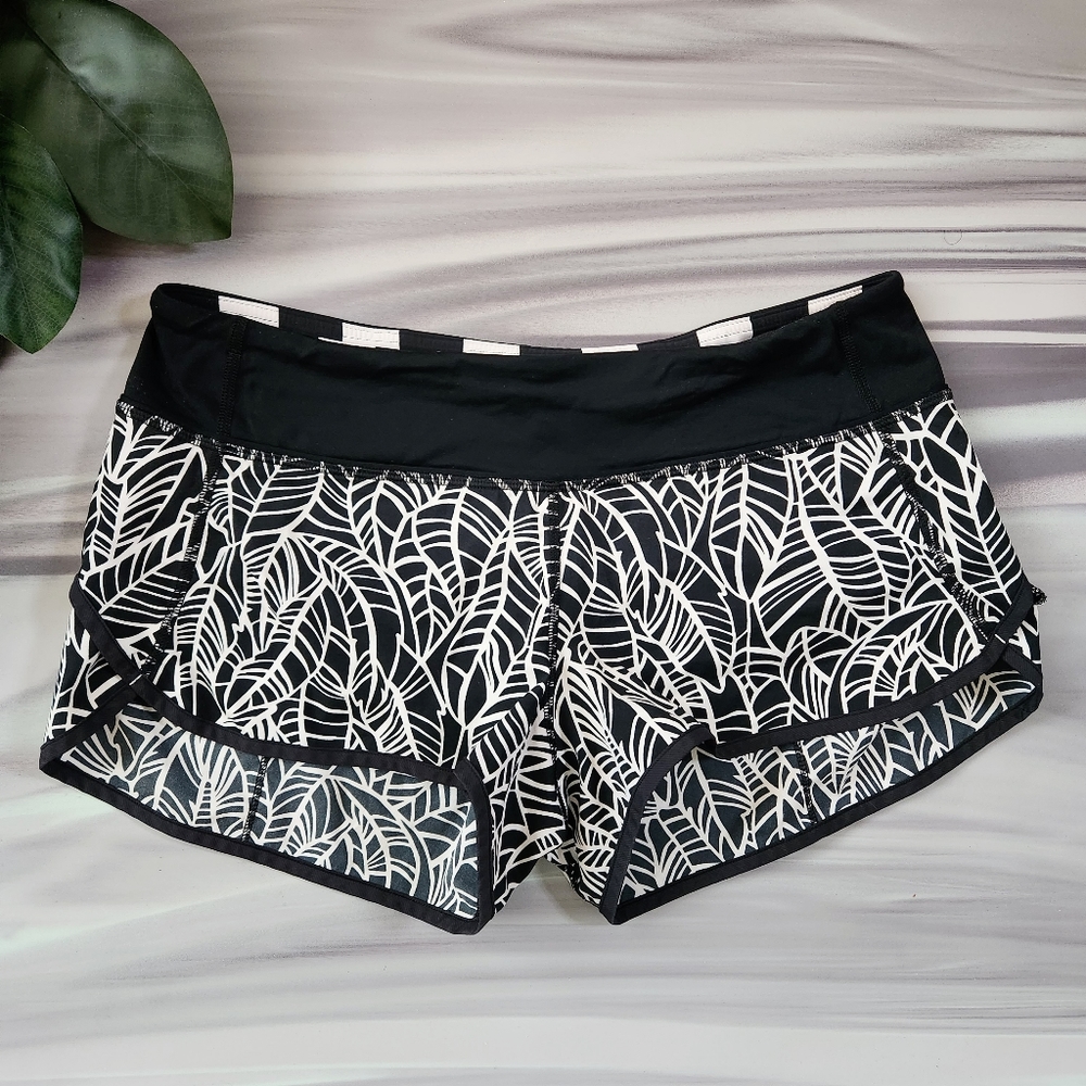Lululemon Speed Shorts Pretty Palm Black White Size 8 2.5" inseam